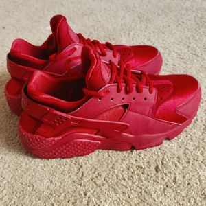 Red huraches